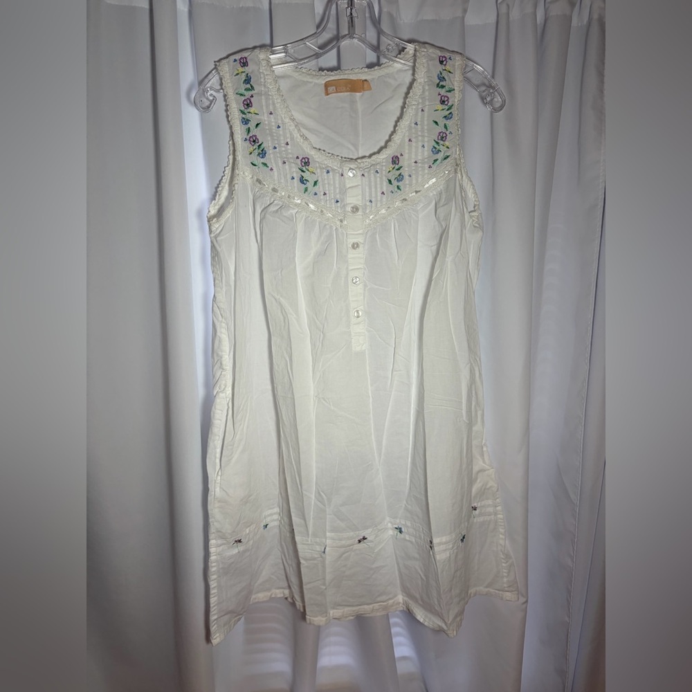 LA CERA White w/Flowers Cotton Chemise sz M